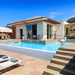 Titan - Rhea Villa La Canée